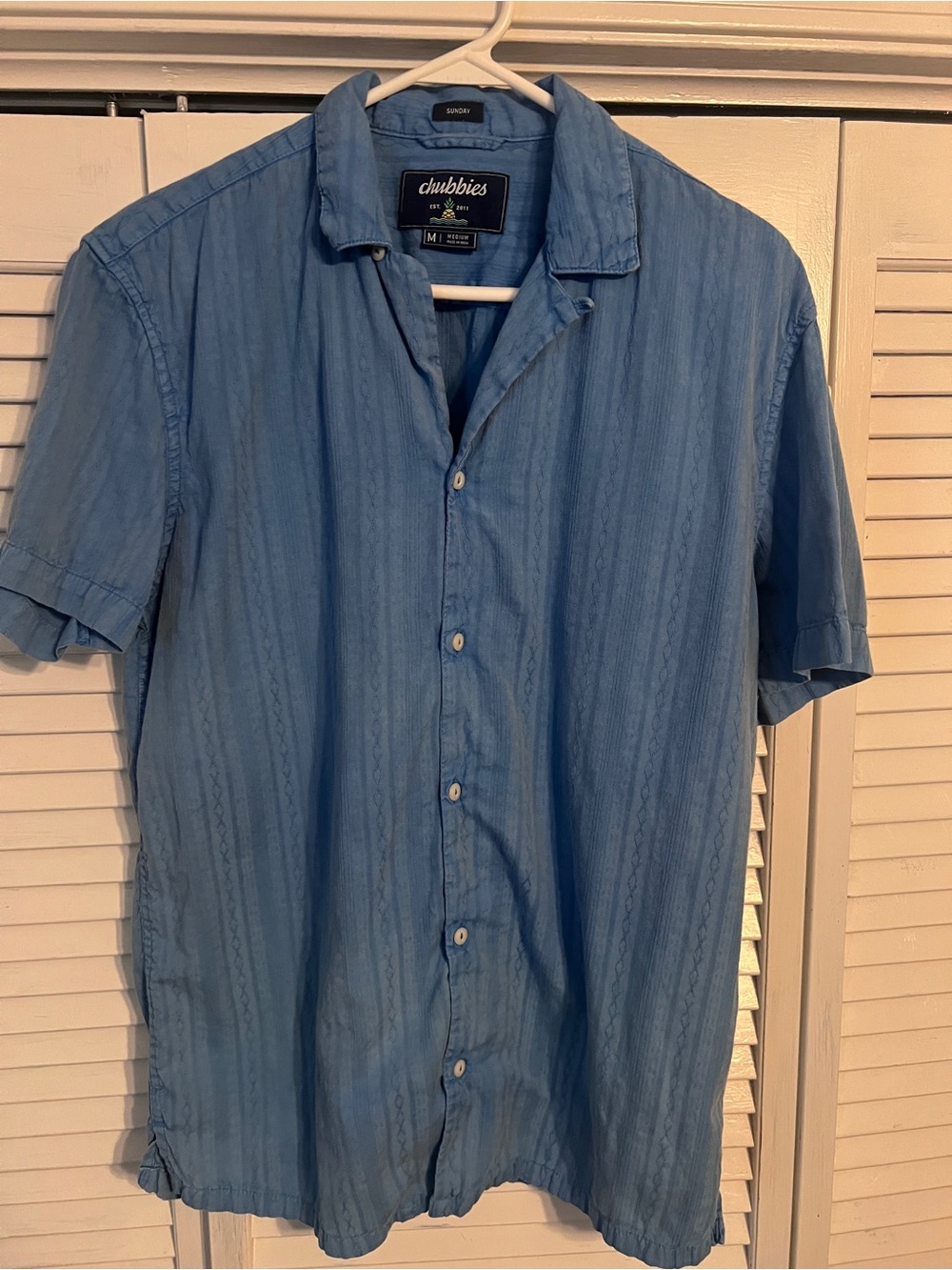 chubbies Men’s Sky Blue Short Sleeve Button-Down Shirt
